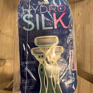 chic Hydro Silk Sensitive Razors - Blue and White 3 packs of 3= 9 pcs